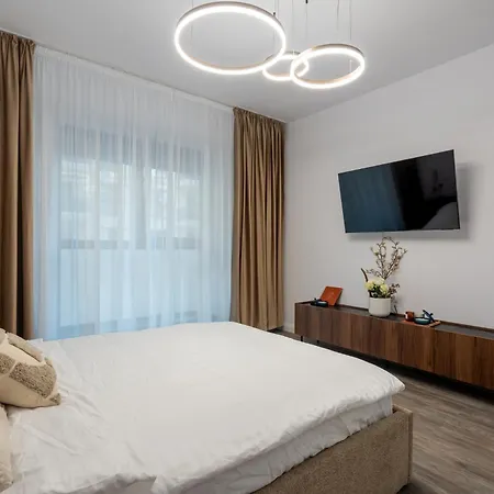 Plaza 173 Apartment *