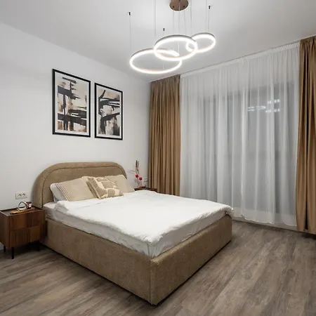 Plaza 173 Apartment